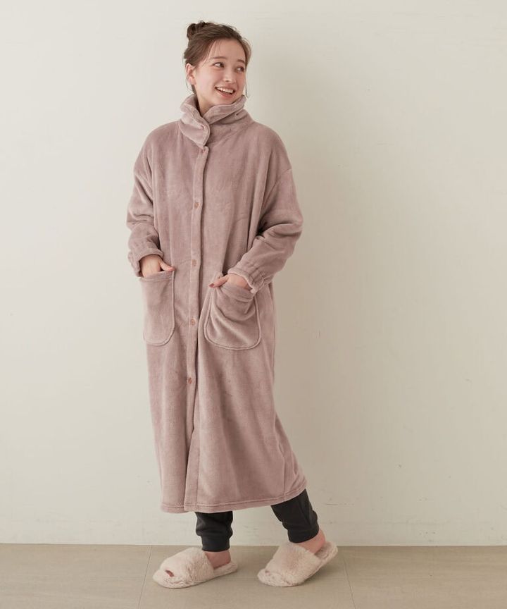 なめらかタッチもこふわラムフリース着る毛布《2way/クッションにもなる》￥3,300／LAFUKU