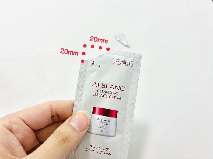 【セリア】コスメのもったいないを救う〈超実用アイテム〉発見！長年のモヤモヤをすっきり解決「気持ちよくフィットします♡」