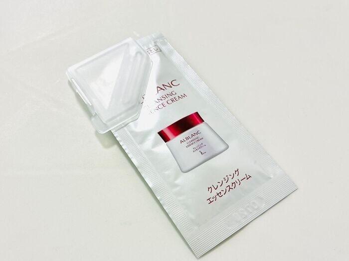 【セリア】コスメのもったいないを救う〈超実用アイテム〉発見！長年のモヤモヤをすっきり解決「気持ちよくフィットします♡」