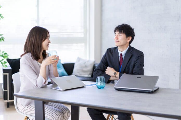 「いつでも頼って」男性が本命女性にだけ見せる行動＆発言