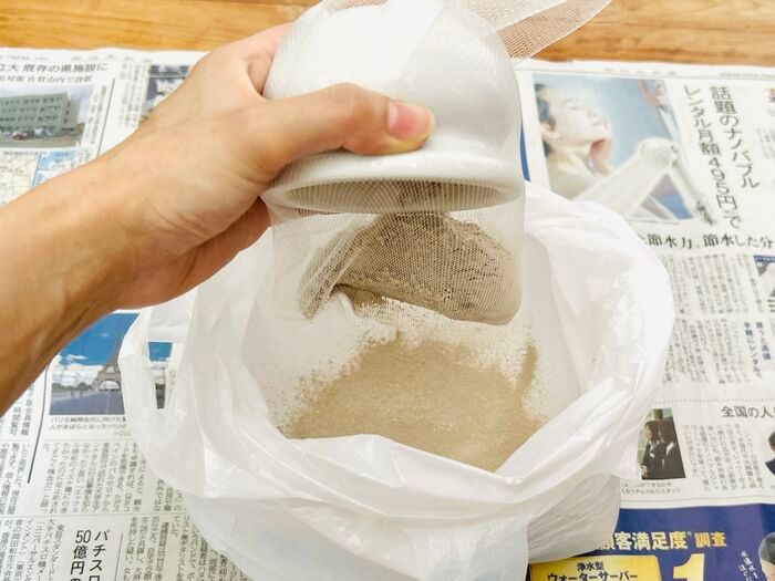 香炉の『お線香の灰』どうやって掃除する？→意外なキッチングッズが大活躍♪