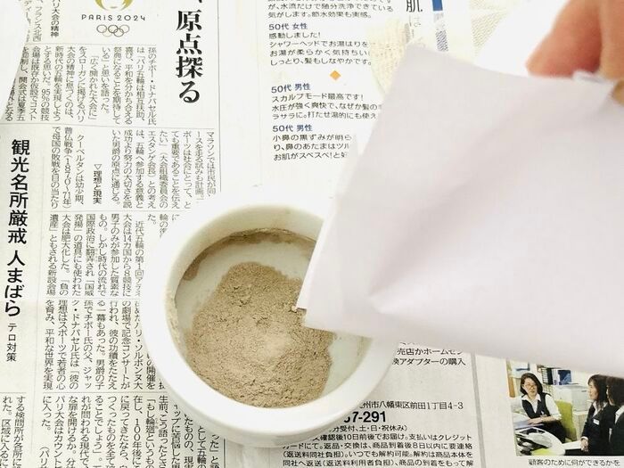 香炉の『お線香の灰』どうやって掃除する？→意外なキッチングッズが大活躍♪