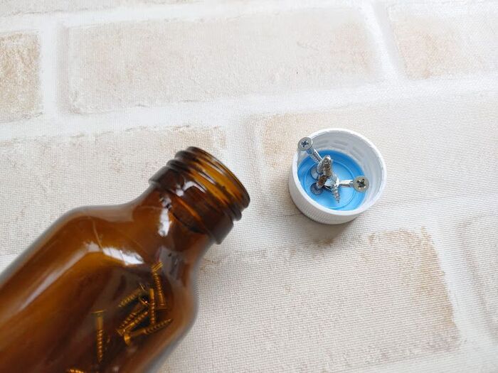 ペットボトルの『フタの裏側』に注目！磁石を仕込んだら→想像以上に便利だった♡