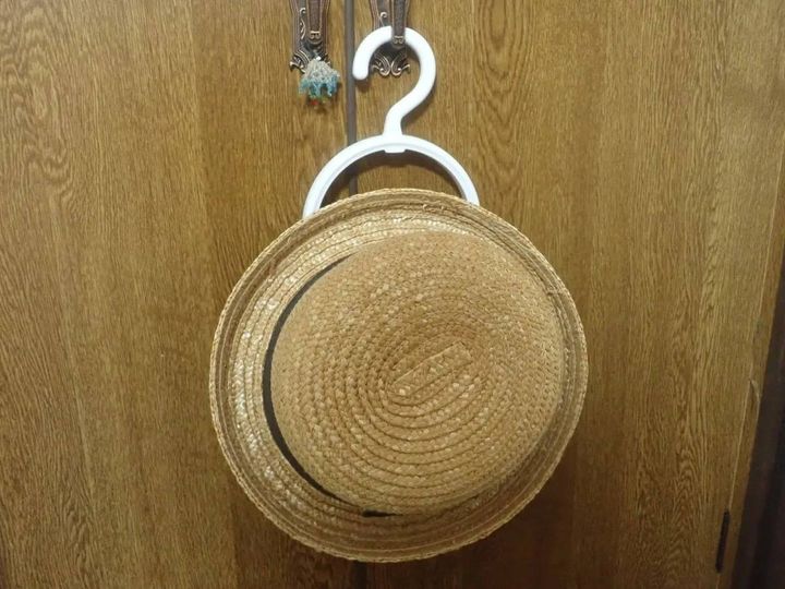 DAISO(ダイソー)：帽子ハンガー