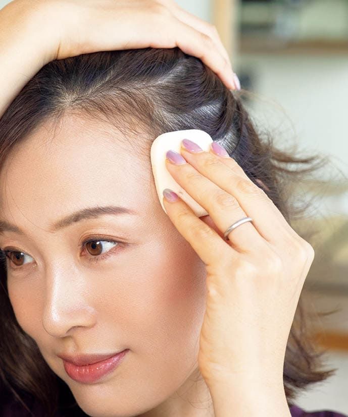 生え際の毛が細くなったら、薄毛カバーに使えます。気になる部分にフワッとなじませれば、地肌の透け感が目立たないのでまとめ髪の日に便利。