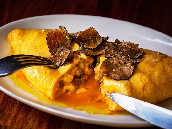 東銀座『グラマシーテーブル』の「贅沢！ トリュフオムレツ」