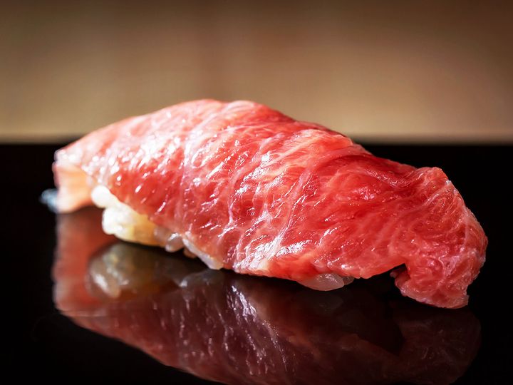 銀座『SUSHI B GINZA』のまぐろの握り