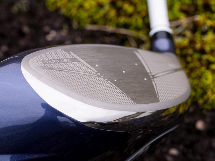 力いっぱい振らなくても飛ぶって最高！ 新作ドライバーを試してみた