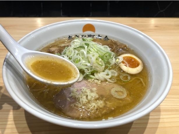 表面に浮くラードで最後まで熱々の状態をキープ