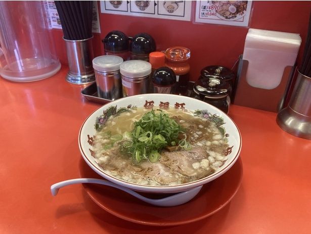 「背脂白醤油ラーメン」(並790円、大940円)