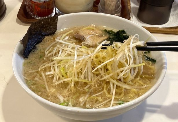 それぞれの麺は「サッポロ製麺」から仕入れる。心地よい小麦の風味とともに、食感など麺ごとの個性を十分に楽しめる
