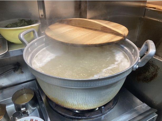 スープは豚骨の旨味を出しつつ、清湯なのであっさりと飲みやすい