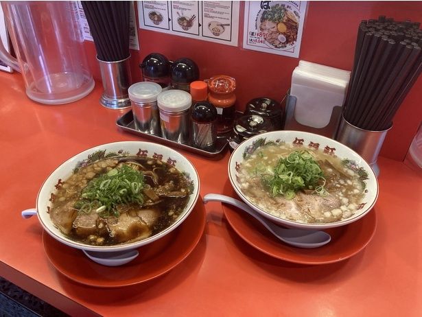 【写真】「毎日食べたくなる、至福の一杯。」がコンセプト。ラーメンは「おろしにんにく」など卓上の調味料で味変も可能