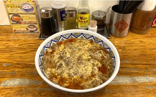 「スーラータンメン」(1190円※店舗により異なる)。酸味や辛さが苦手な人でも食べやすいよう、程よく効かせてある
