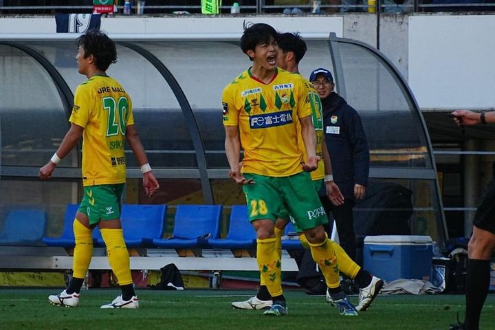 画像: 得点を決めて雄叫びをあげる河野（写真：縄手猟）