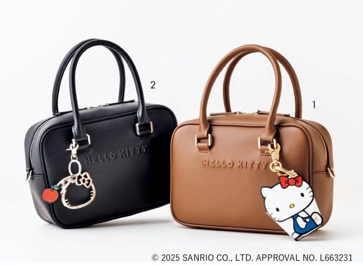 1.ボストンバッグ［H15×W22×D8］¥19,800、ボディレザーチャーム［H8.5×W7］¥5,500、2.フェイスカラビナ［H5×W6］¥3,850（すべてスピック&スパン／スピック＆スパン ルミネ有楽町店）※2026年1月上旬から中旬発売予定