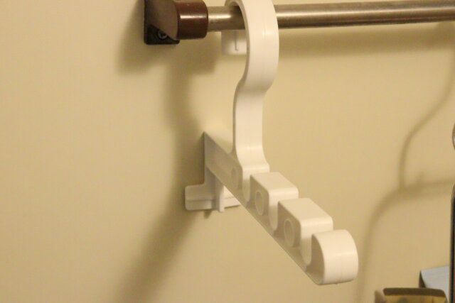 セリアのスペースを有効活用できる浴室干しハンガー 3連