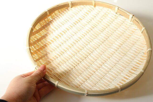 竹ざる 丸（約33cm） サイズ感