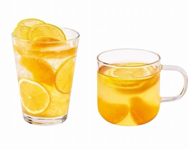 「不知火クラフトレモネード」のアイス(左)とホット(右)