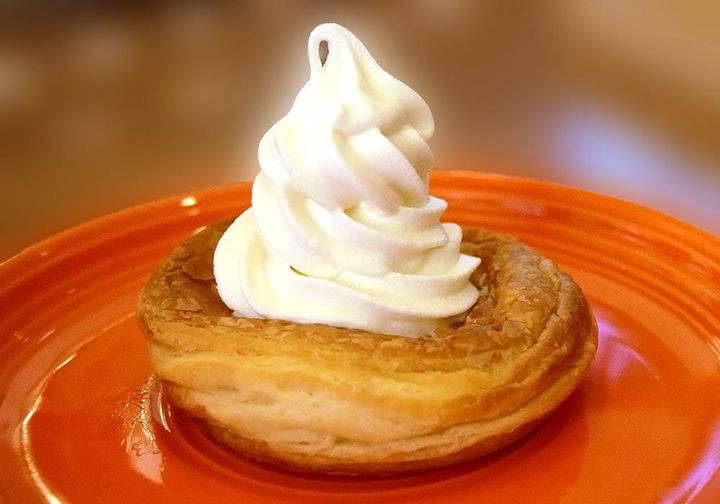 ソフトクリームは、コメダ珈琲のシロノワールよりもやや溶けにくい印象