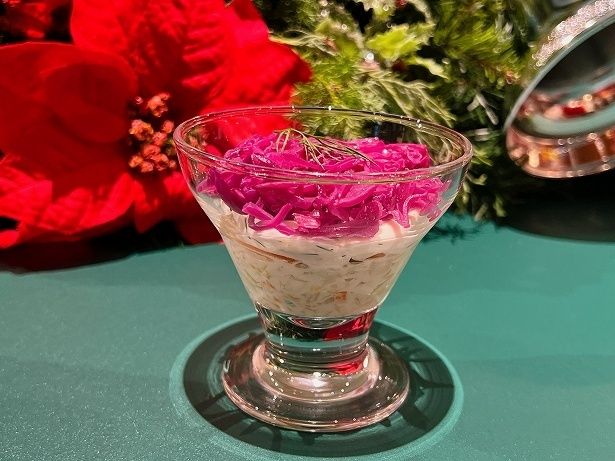 「スモークサーモンとコールスローのグラスサラダ」