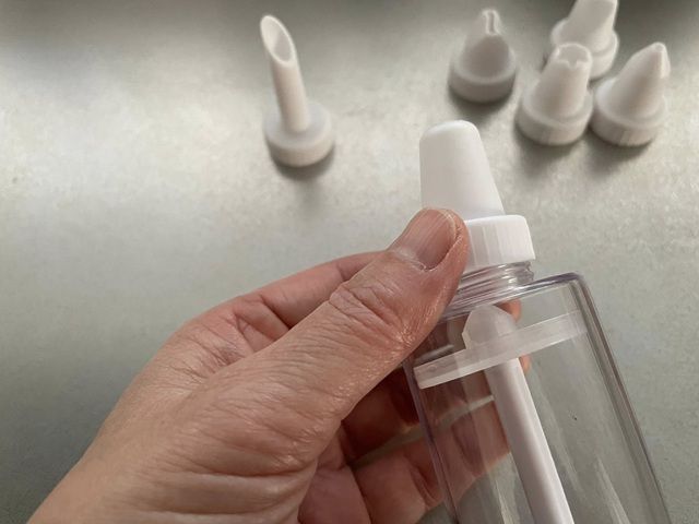 ダイソー クリーム絞り器セット 口金を替えやすい