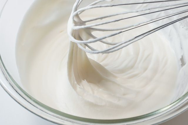 ホイップ 作り方 泡だて器と生クリーム