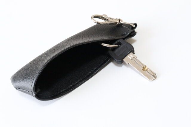 キーホルダー付き 革風キーケース 鍵装着