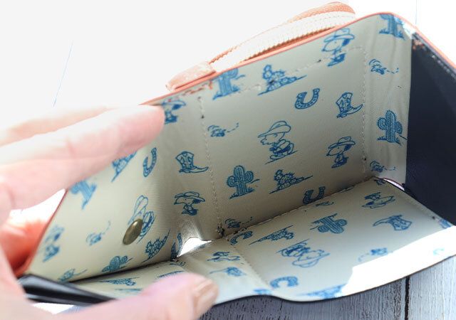 宝島社ムック付録のSNOOPYのYEAR OF THE HORSE MINI WALLET5