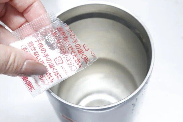 ダイソーの茶渋を落とせるステンレスボトル洗浄剤