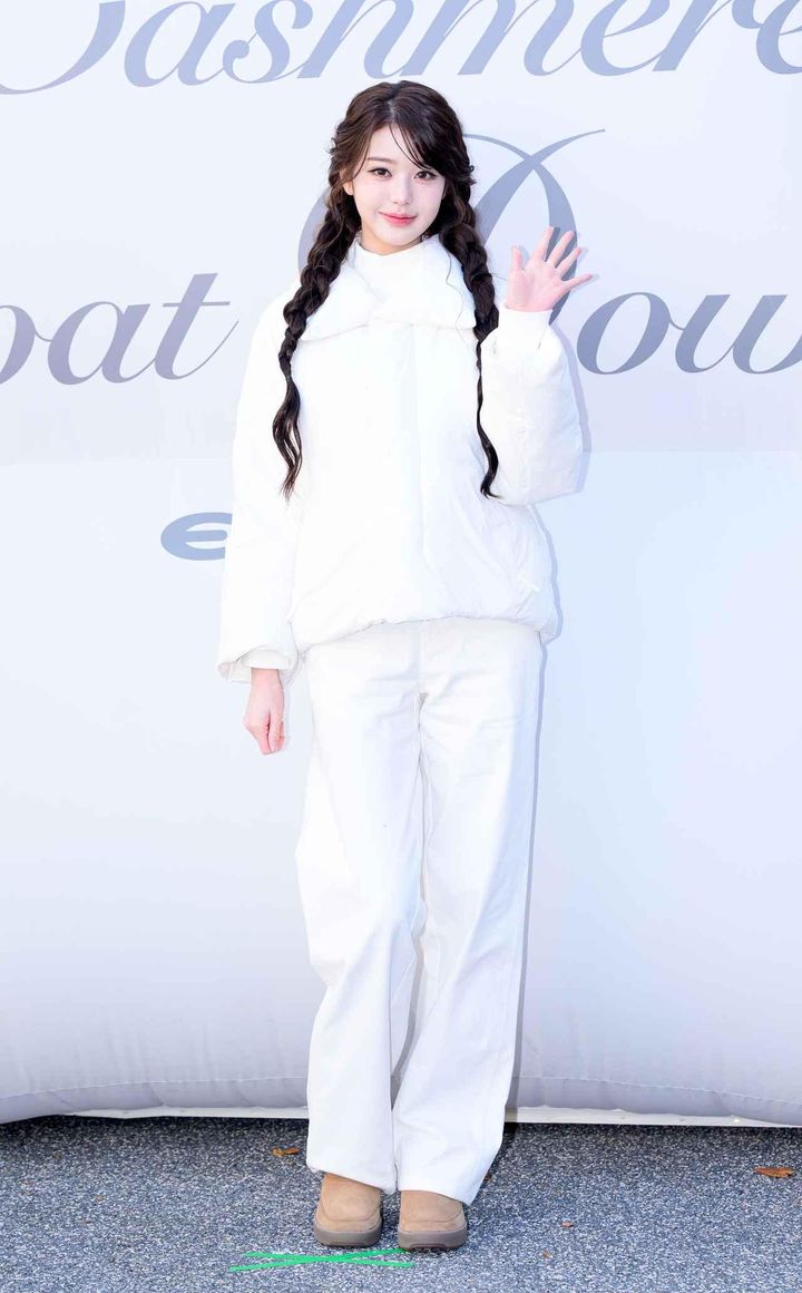 画像: 【IVE ウォニョン】オールホワイトでイノセントに