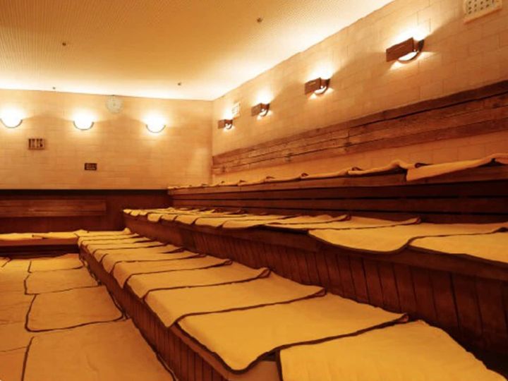 埼玉県には、人気の銭湯やサウナも数多く存在します。今回は、中でも特にユーザーから高い評価を数多く獲得した「湯乃泉 草加健康センター」を詳しく紹介します。（サムネイル画像：「湯乃泉 草加健康センター」公式Webサイトより）