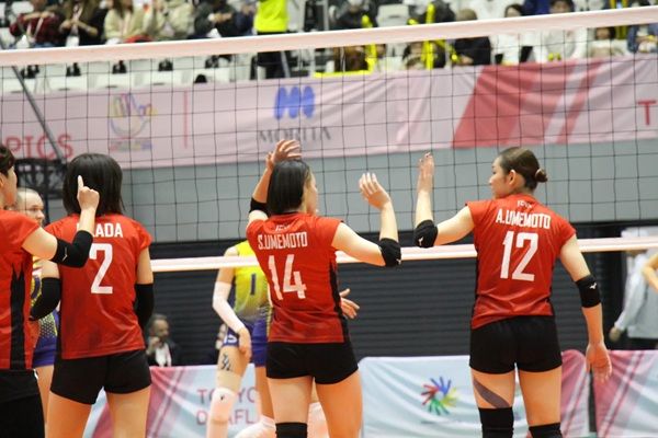 デフリンピックのバレーボールで、モリタ製作所所属社員の梅本姉妹が金メダル獲得