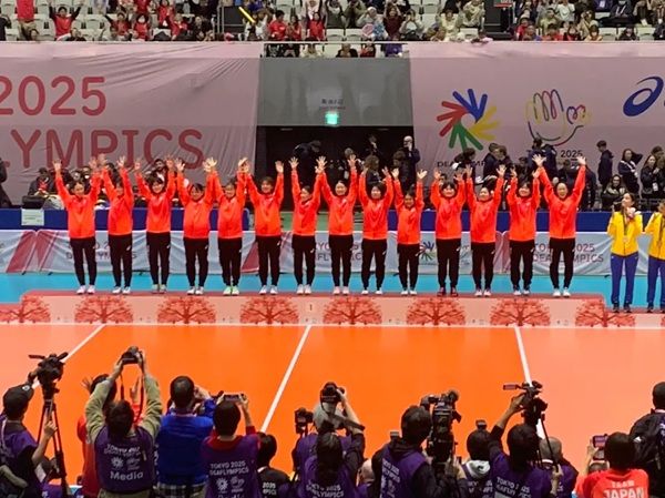 デフリンピックのバレーボールで、モリタ製作所所属社員の梅本姉妹が金メダル獲得