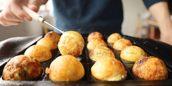 家庭で専門店のカリとろ食感を再現！及源鋳造が渾身のたこ焼き器「てつだこ」を新発売