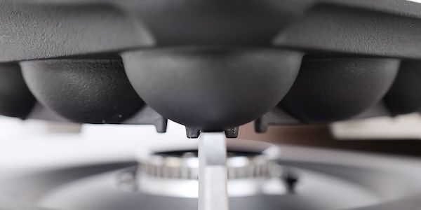 家庭で専門店のカリとろ食感を再現！及源鋳造が渾身のたこ焼き器「てつだこ」を新発売