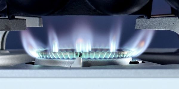 家庭で専門店のカリとろ食感を再現！及源鋳造が渾身のたこ焼き器「てつだこ」を新発売