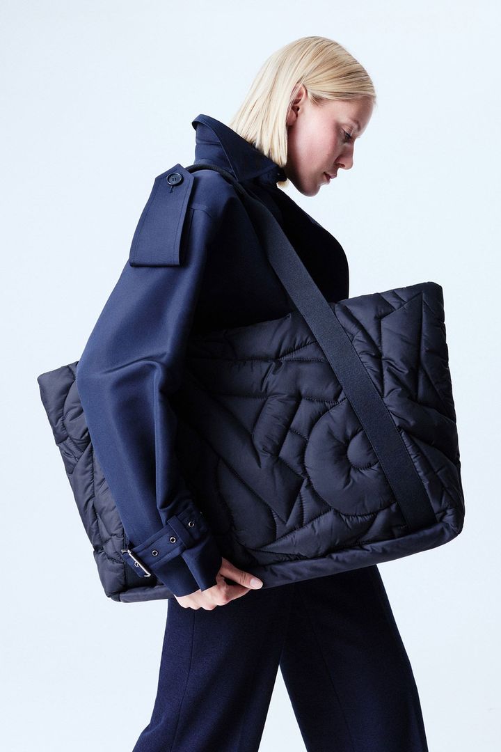 「アクリス アレクサ ラージ 」 バッグ ¥330,000 ※銀座店、公式オンラインストア限定