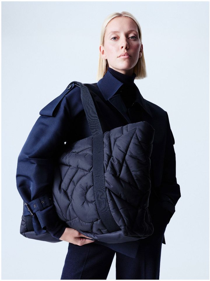 「アクリス アレクサ ラージ 」 バッグ ¥330,000 ※銀座店、公式オンラインストア限定