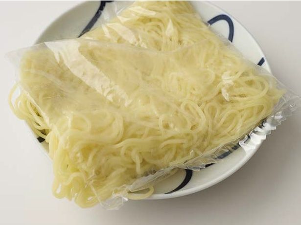 麺をほぐす (C)みき／KADOKAWA