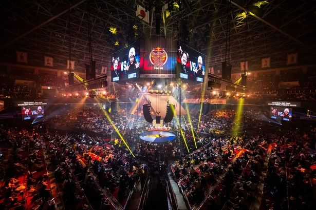 7722人の観客で埋め尽くされた両国国技館。伝統的な相撲の聖地がストリートカルチャーの熱気に包まれた Little Shao / Red Bull Content Pool