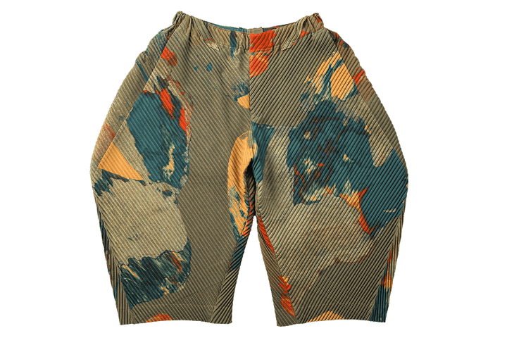 〈オム プリッセ イッセイ ミヤケ〉のパンツ