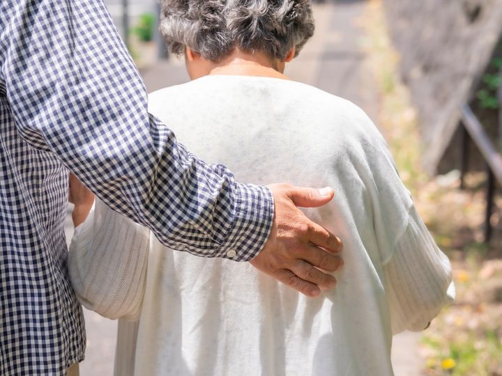 大阪府在住・53歳男性が実家暮らしを選ぶ理由とは？ All About ニュース編集部が実施した「実家暮らし」に関する調査から、現在実家暮らしをしている人の生活費や将来の計画などを紹介します。