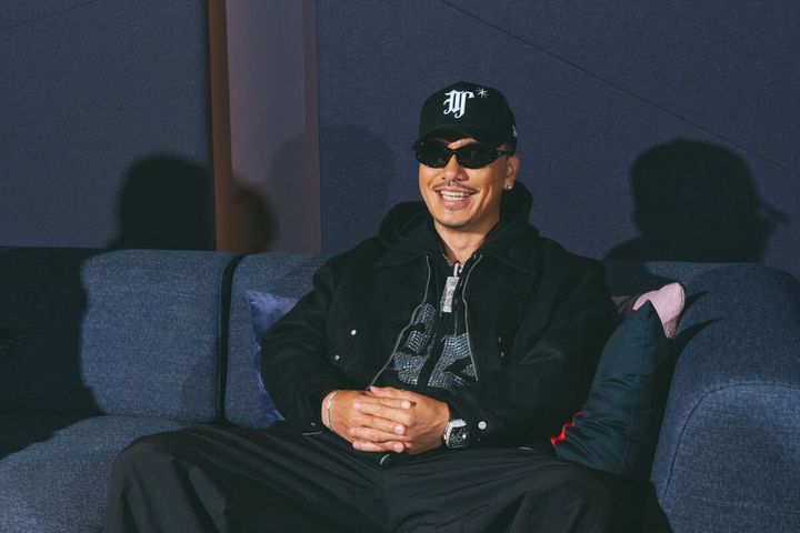 Netflixリアリティシリーズ『ラヴ上等』スタジオMCのAK-69