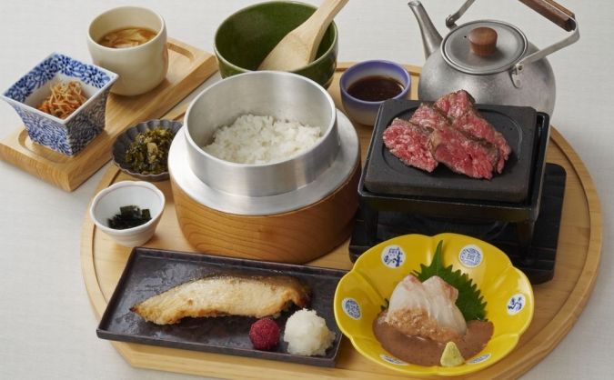 銀しゃりとだし茶漬け 釜のうさぎ／和牛の石焼き豪華御膳