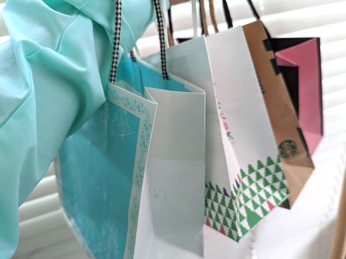 『余りすぎた紙袋』を使い切る方法！「もう放置するのは卒業♡」実用＆おしゃれアイデア5選