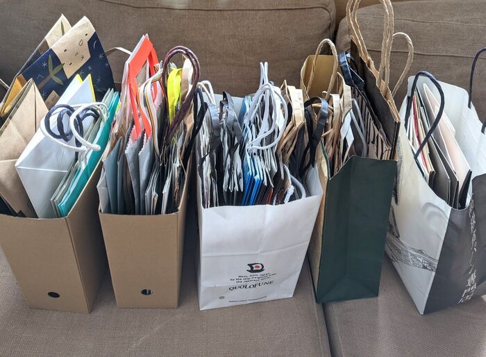 『余りすぎた紙袋』を使い切る方法！「もう放置するのは卒業♡」実用＆おしゃれアイデア5選