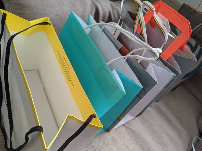 『余りすぎた紙袋』を使い切る方法！「もう放置するのは卒業♡」実用＆おしゃれアイデア5選