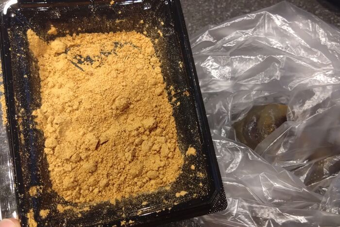 【超簡単】スーパーのわらび餅が“ぷるとろ”に変化♡そのまま食べる前に試したい通なテクニック！ 