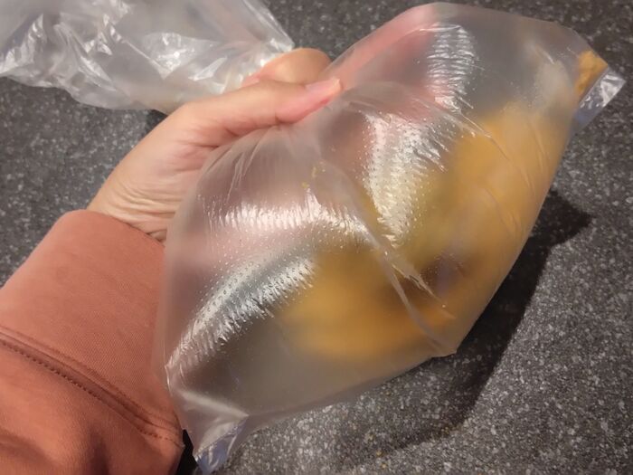 【超簡単】スーパーのわらび餅が“ぷるとろ”に変化♡そのまま食べる前に試したい通なテクニック！ 